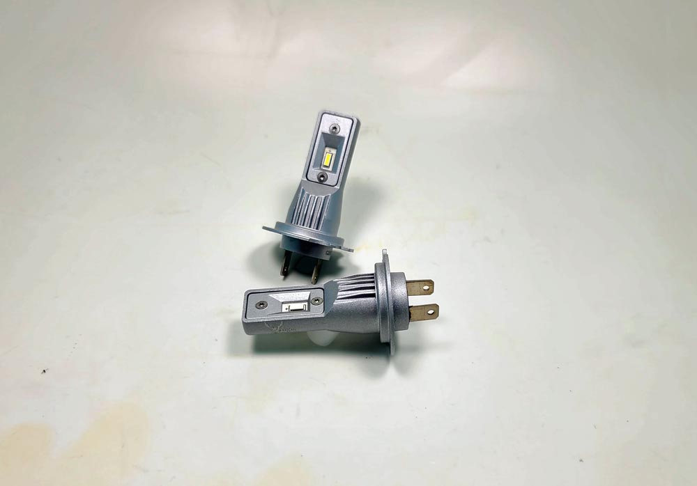 01055 H7 LED Headlight Bulb
