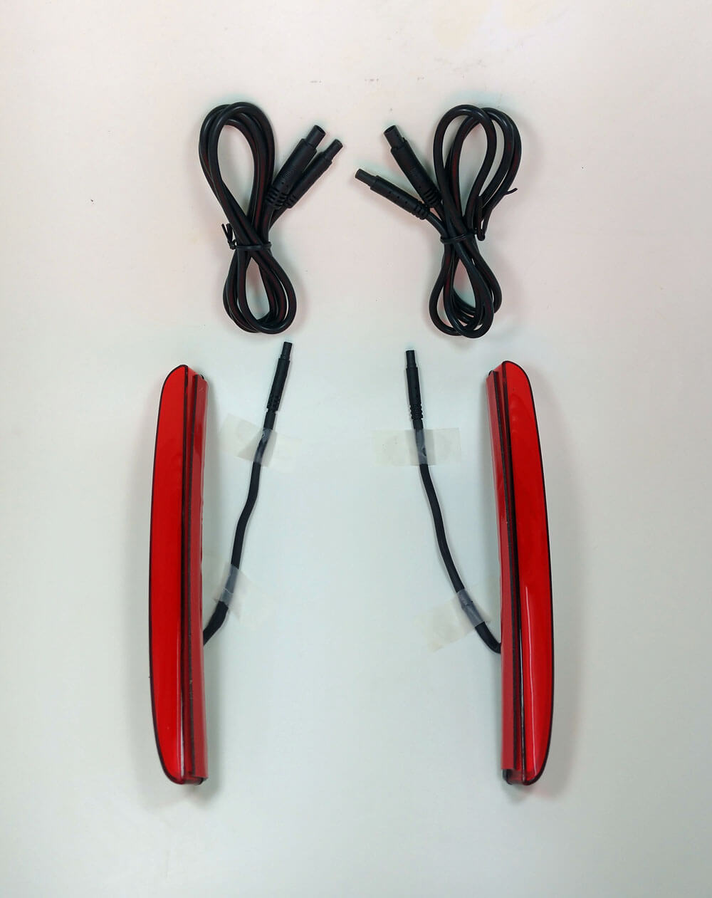 Image shows the left and right Fender Fill light and the interconnection cable to your distribution block.