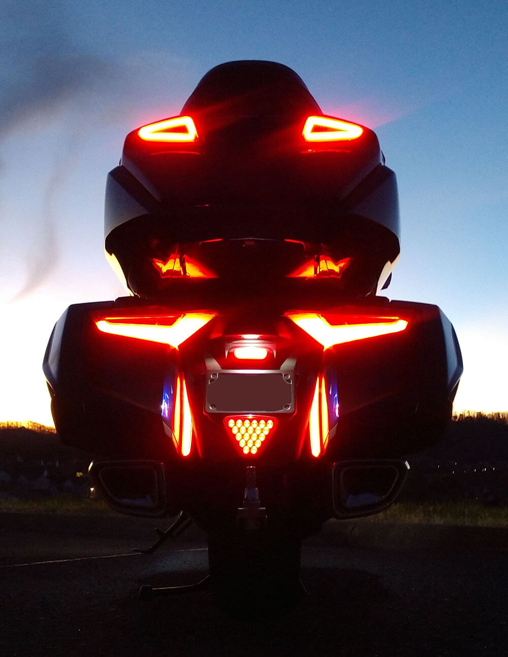 Image shows the 2018+ Honda Goldwing with the Fender Fill Lights illuminated at running light intensity.